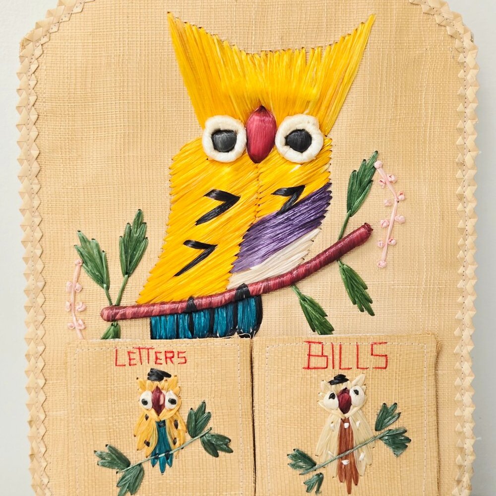 3/$75🌟 Vintage 1980s Woven Raffia Owl Wall Hanging Mail Sorter